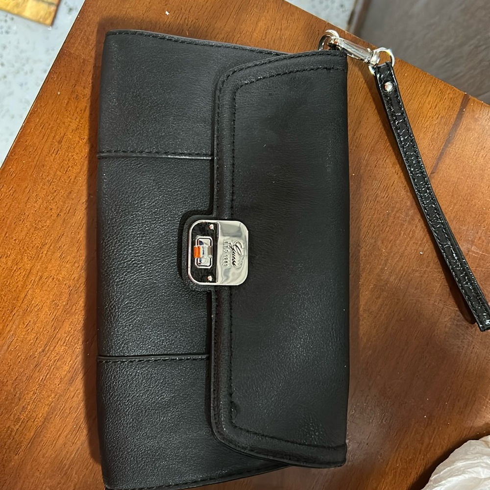 Guess Clutch Black in excellent condition snap closure